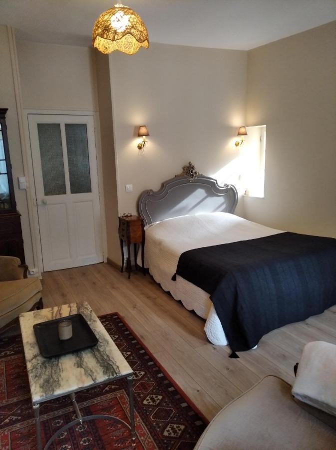 אפרטהוטל איסודן Le Logis De Saint Cyr מראה חיצוני תמונה